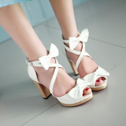 Adorable White Strappy Sandals With Bow